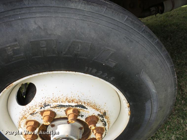 image for item L4429 1988 Ford L8000 dump truck