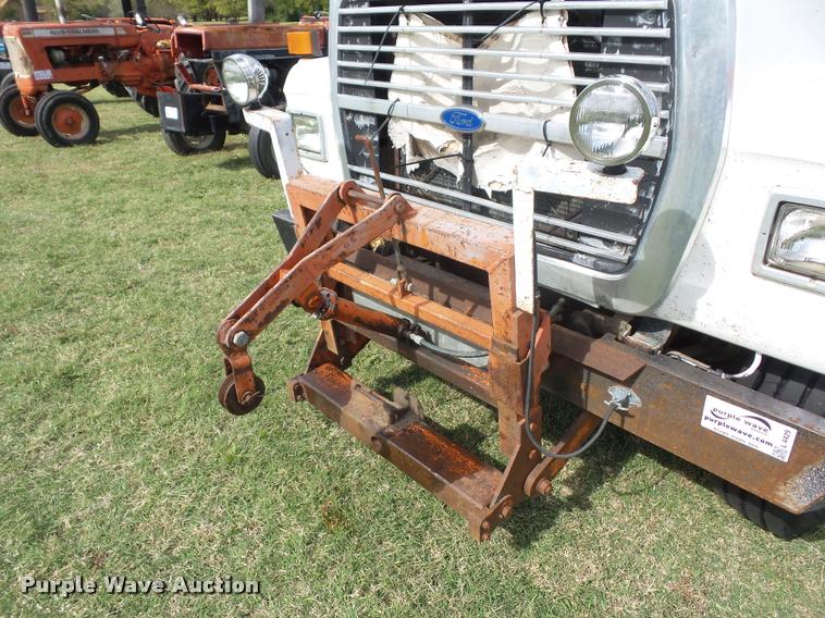 image for item L4429 1988 Ford L8000 dump truck