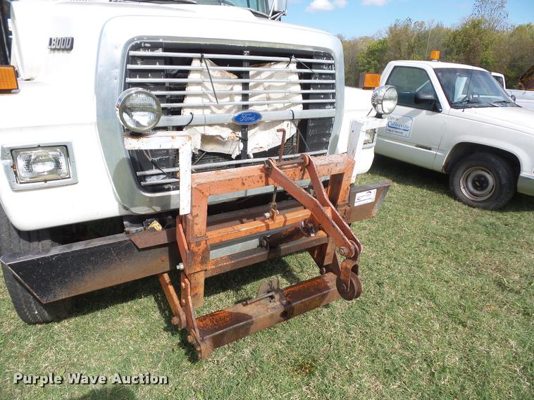 image for item L4429 1988 Ford L8000 dump truck