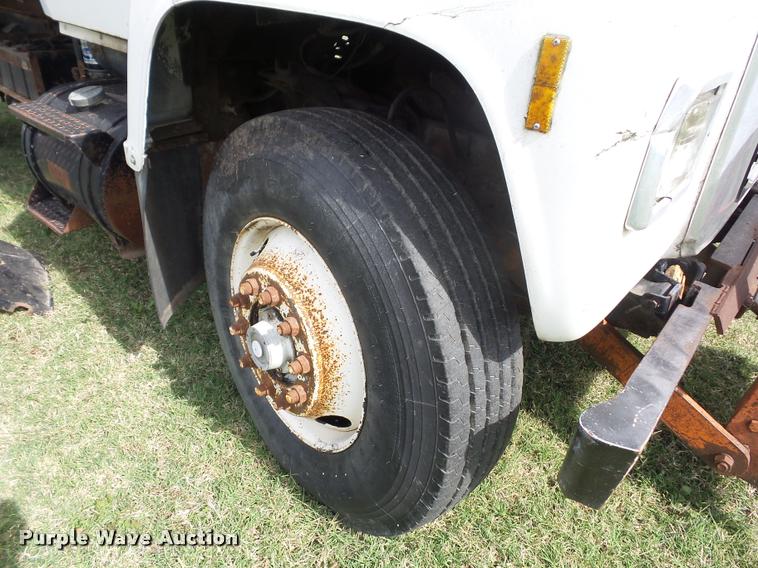 image for item L4429 1988 Ford L8000 dump truck