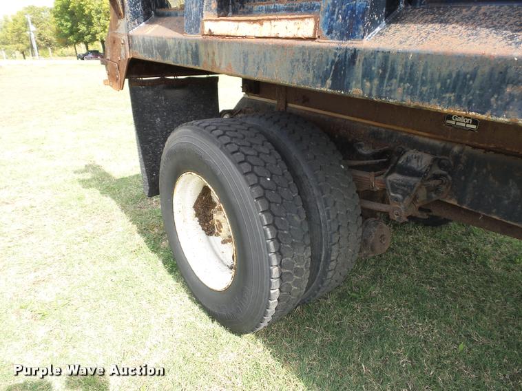 image for item L4429 1988 Ford L8000 dump truck