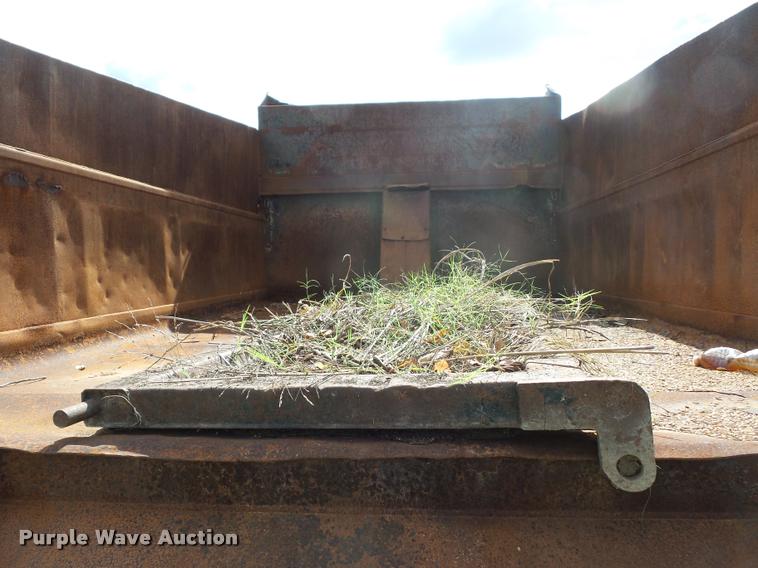 image for item L4429 1988 Ford L8000 dump truck