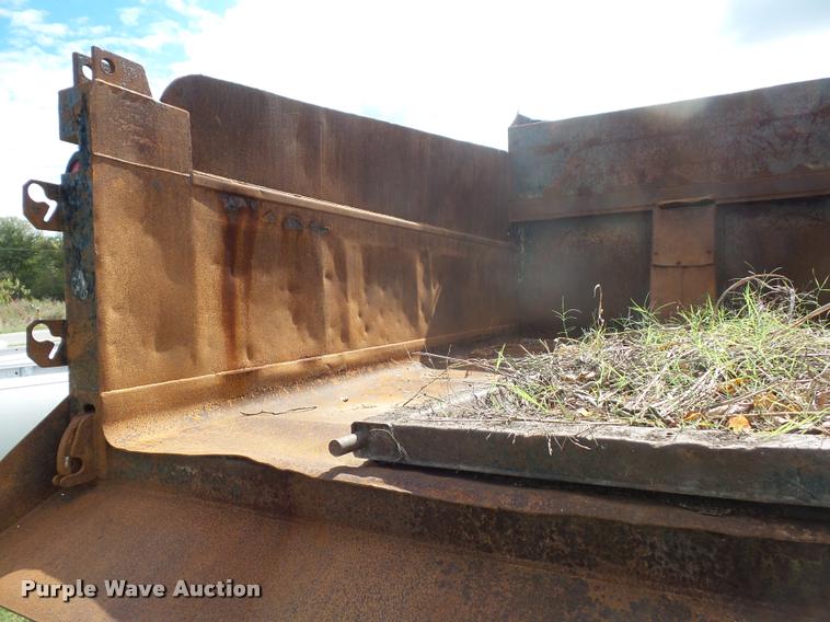 image for item L4429 1988 Ford L8000 dump truck