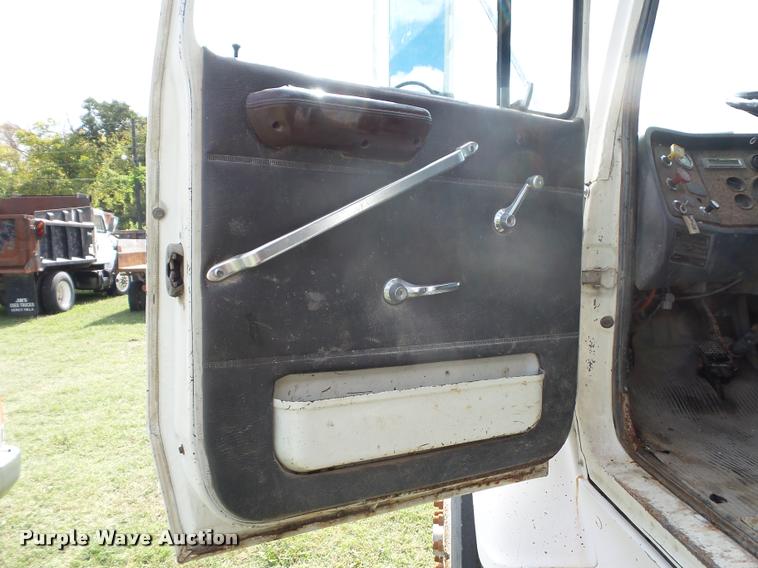 image for item L4429 1988 Ford L8000 dump truck