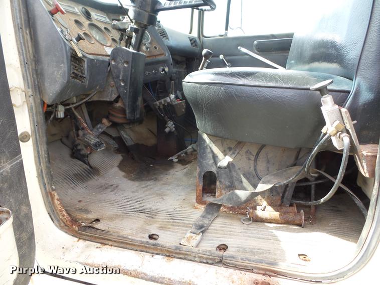 image for item L4429 1988 Ford L8000 dump truck