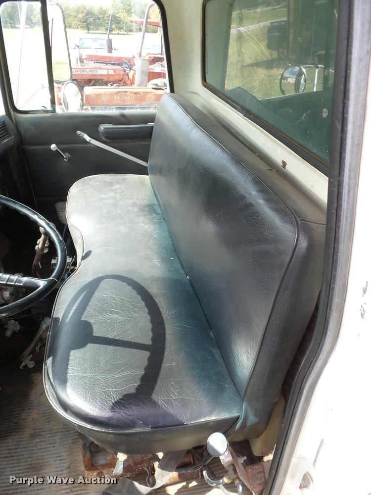 image for item L4429 1988 Ford L8000 dump truck