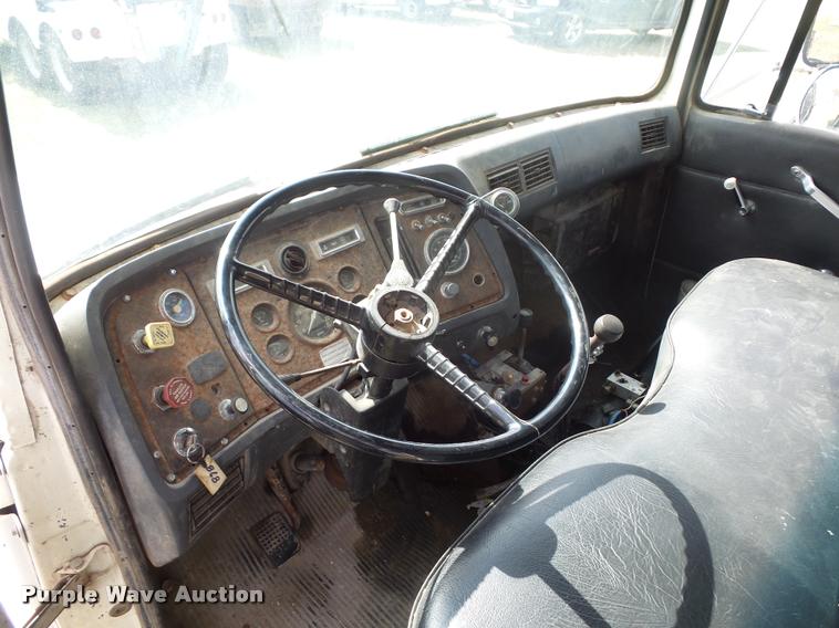 image for item L4429 1988 Ford L8000 dump truck