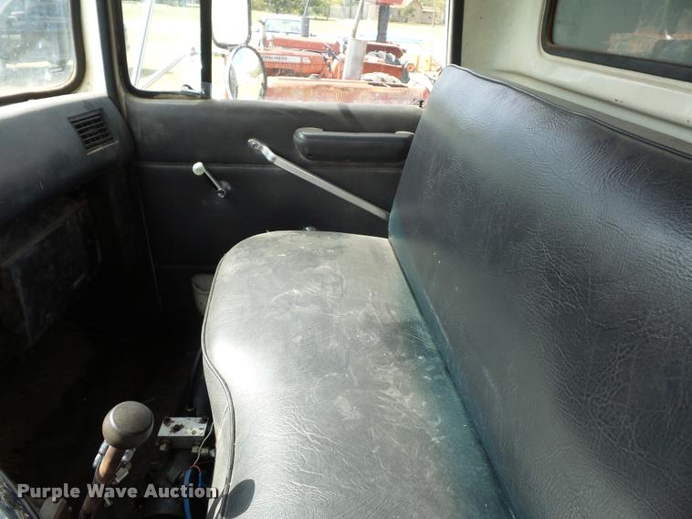 image for item L4429 1988 Ford L8000 dump truck