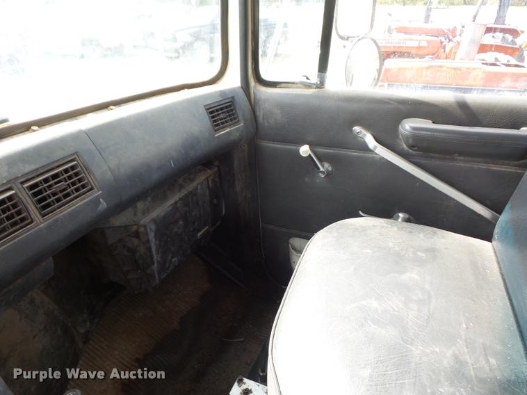 image for item L4429 1988 Ford L8000 dump truck