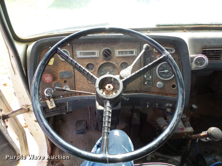 image for item L4429 1988 Ford L8000 dump truck