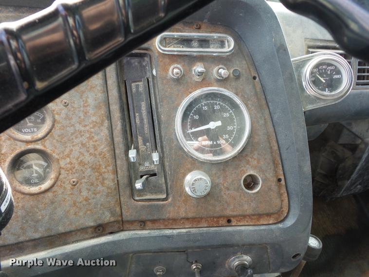 image for item L4429 1988 Ford L8000 dump truck