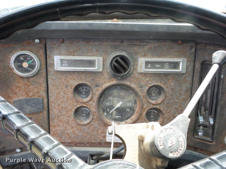 image for item L4429 1988 Ford L8000 dump truck