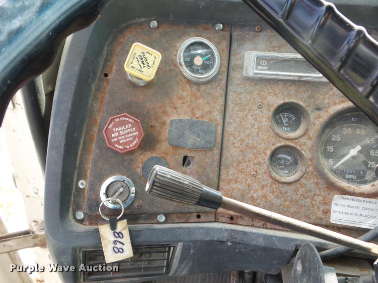 image for item L4429 1988 Ford L8000 dump truck