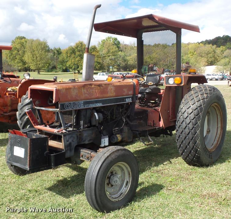 image for item L4430 1988 Case IH 685 tractor