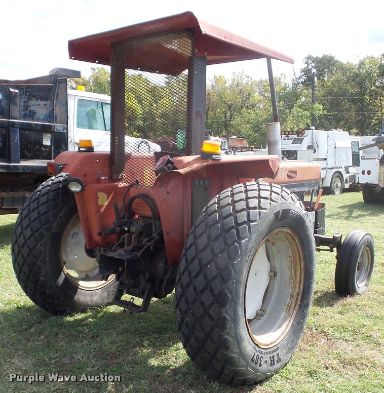 image for item L4430 1988 Case IH 685 tractor