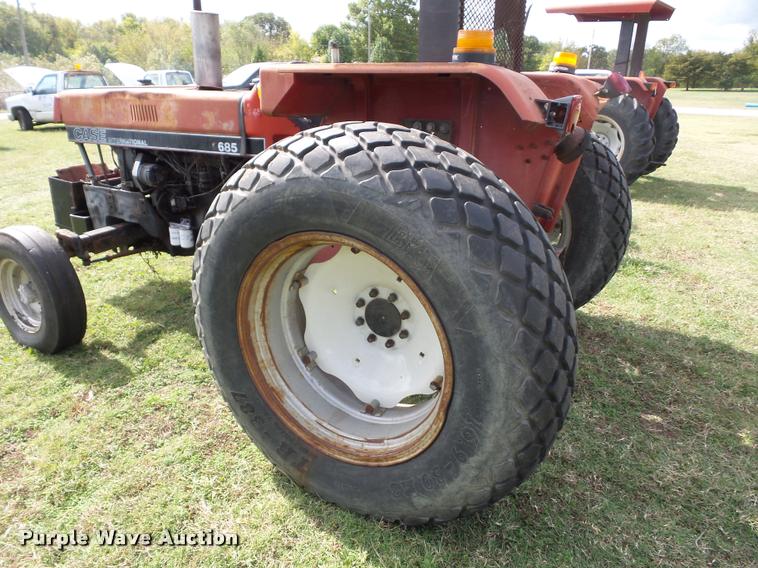 image for item L4430 1988 Case IH 685 tractor