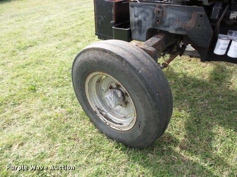 image for item L4430 1988 Case IH 685 tractor