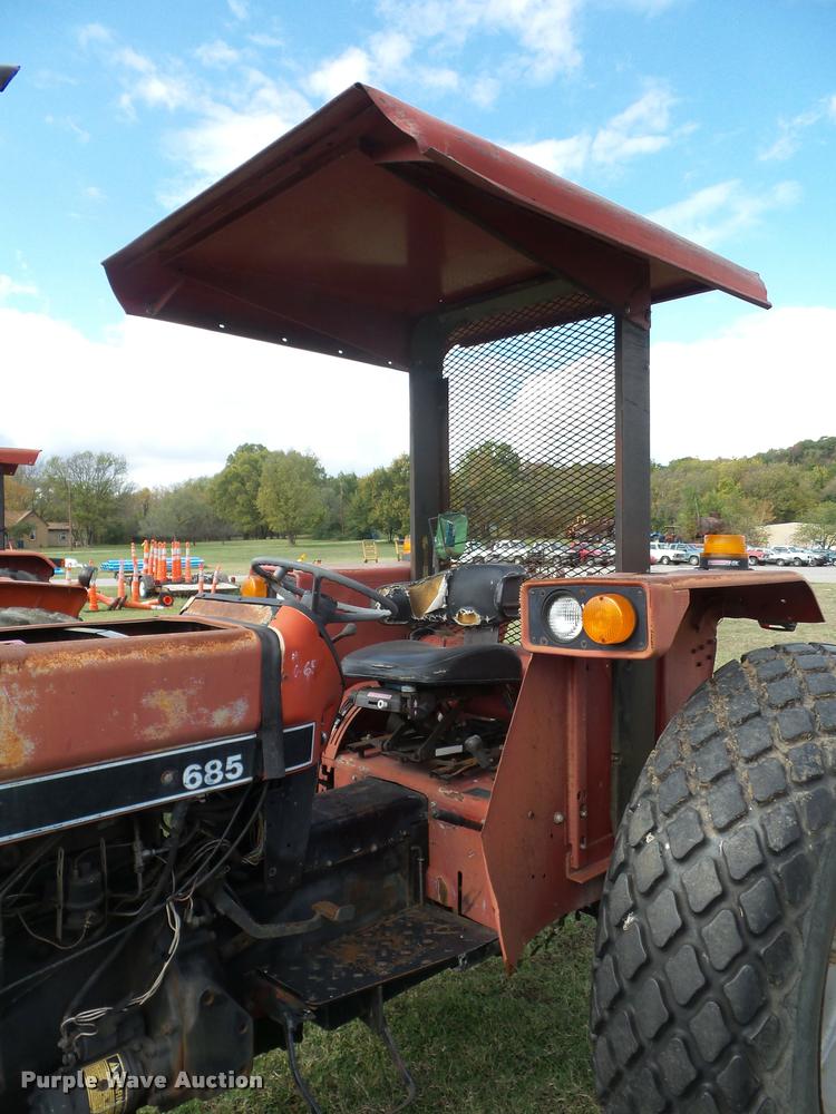 image for item L4430 1988 Case IH 685 tractor
