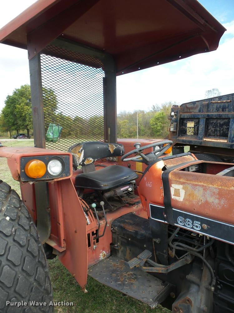 image for item L4430 1988 Case IH 685 tractor