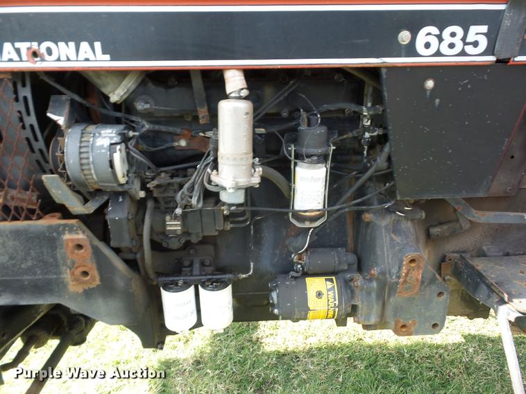 image for item L4432 1988 Case IH 685 tractor