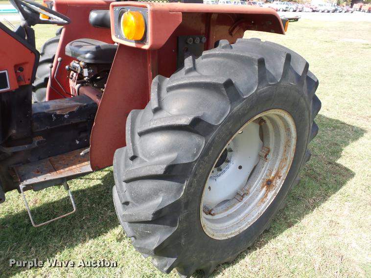 image for item L4432 1988 Case IH 685 tractor