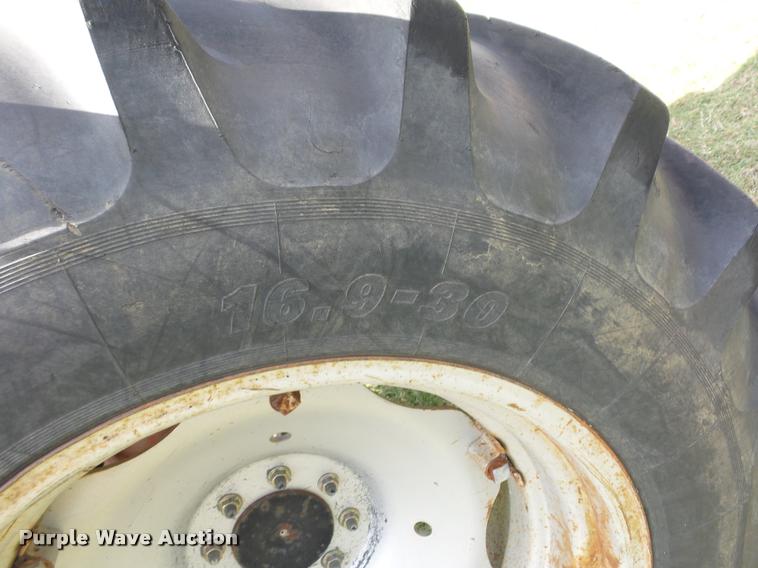 image for item L4432 1988 Case IH 685 tractor