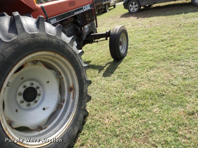 image for item L4432 1988 Case IH 685 tractor