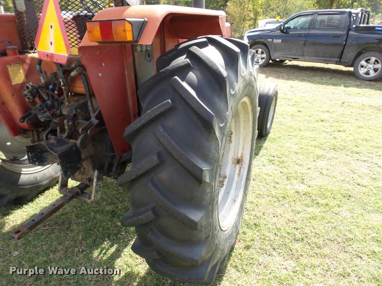 image for item L4432 1988 Case IH 685 tractor