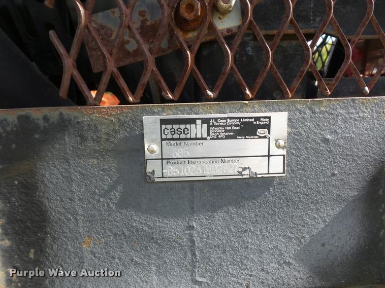 image for item L4432 1988 Case IH 685 tractor