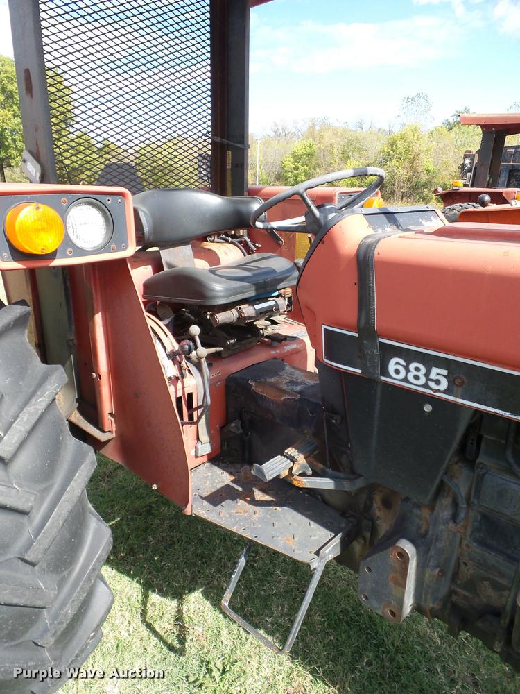 image for item L4432 1988 Case IH 685 tractor