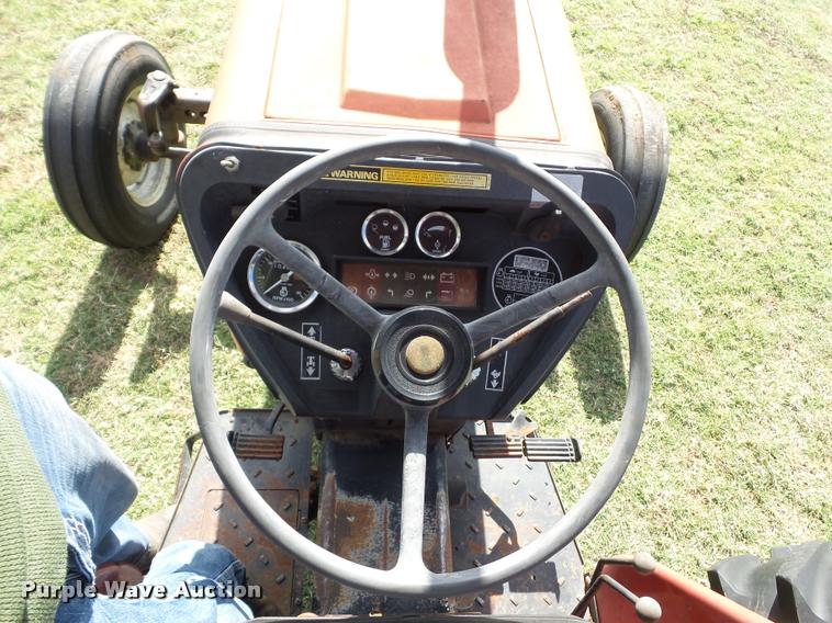 image for item L4432 1988 Case IH 685 tractor