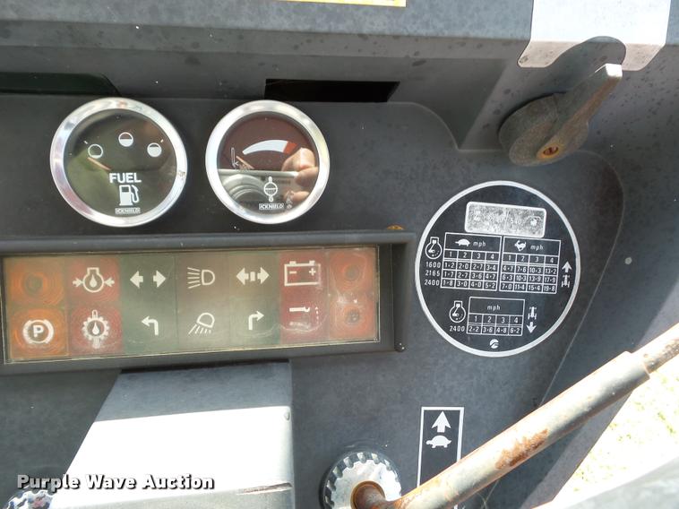 image for item L4432 1988 Case IH 685 tractor