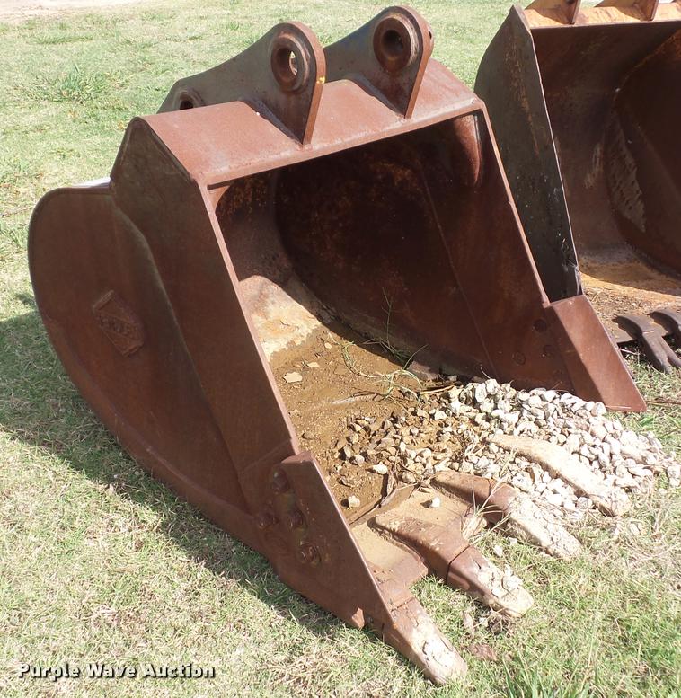 image for item L4437 Hensley excavator bucket