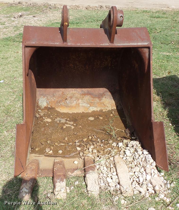 image for item L4437 Hensley excavator bucket