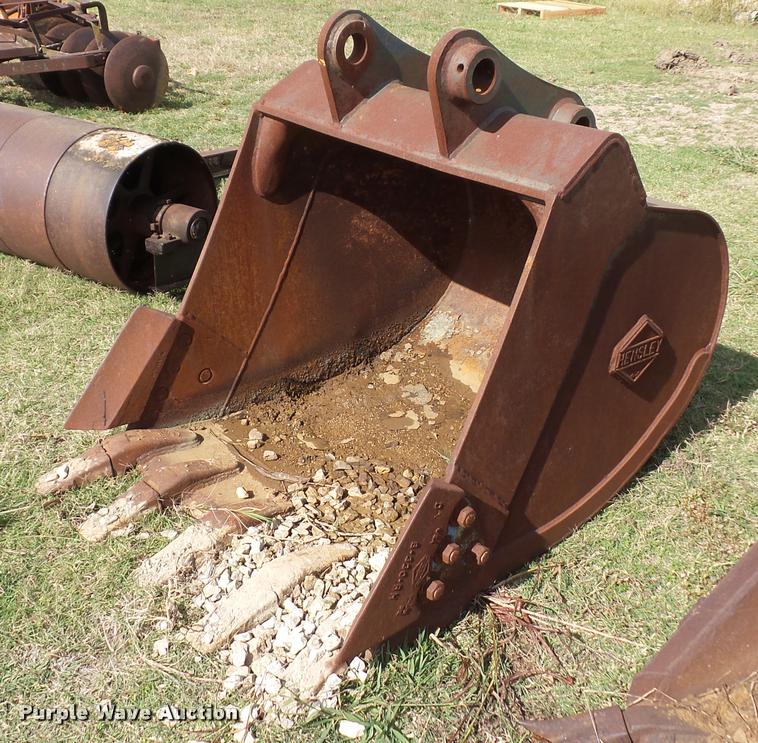 image for item L4437 Hensley excavator bucket