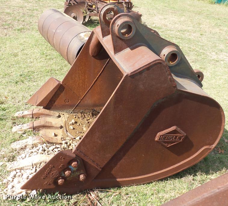 image for item L4437 Hensley excavator bucket