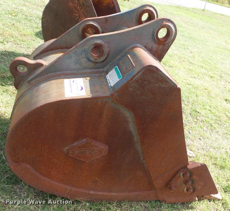 image for item L4437 Hensley excavator bucket