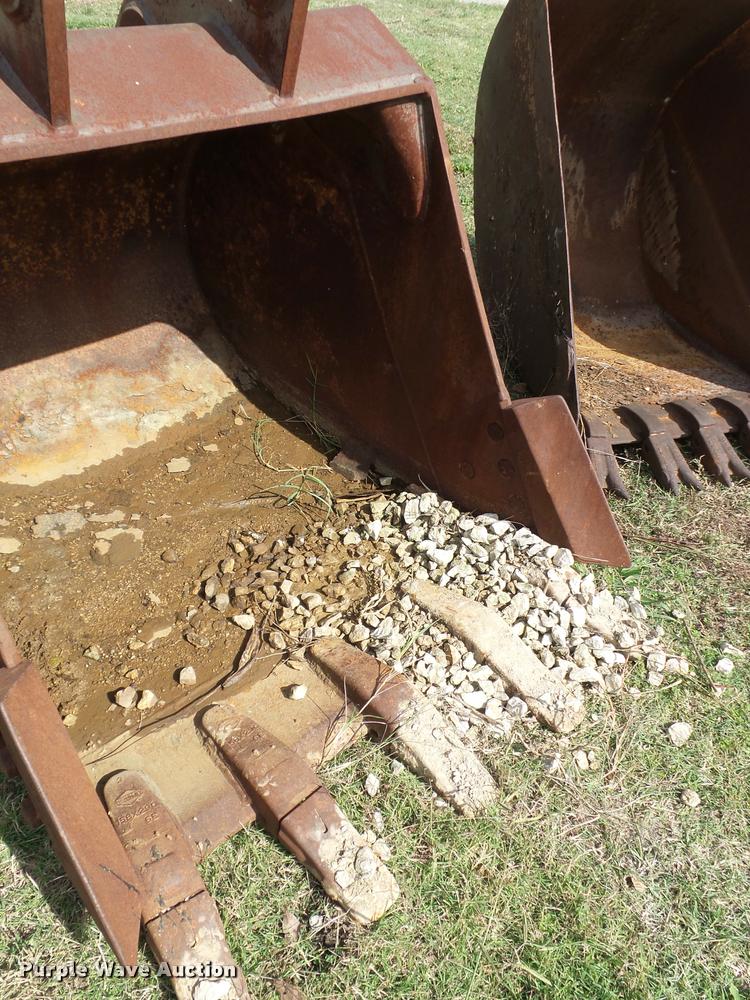 image for item L4437 Hensley excavator bucket