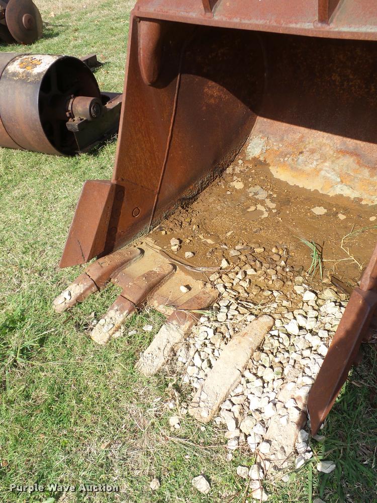 image for item L4437 Hensley excavator bucket