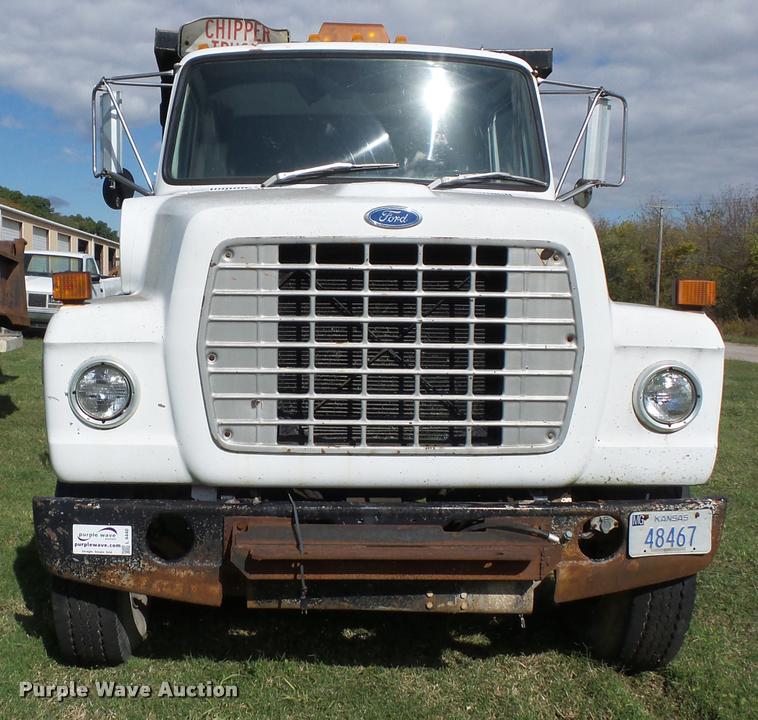 image for item L4440 1985 Ford 8000 dump truck