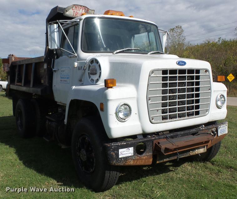 image for item L4440 1985 Ford 8000 dump truck