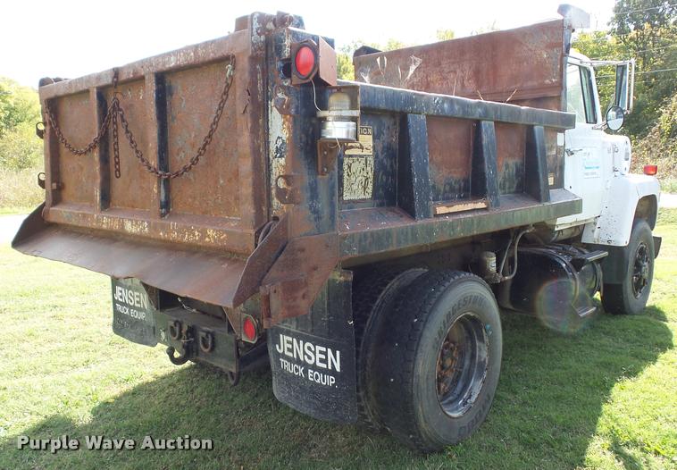 image for item L4440 1985 Ford 8000 dump truck