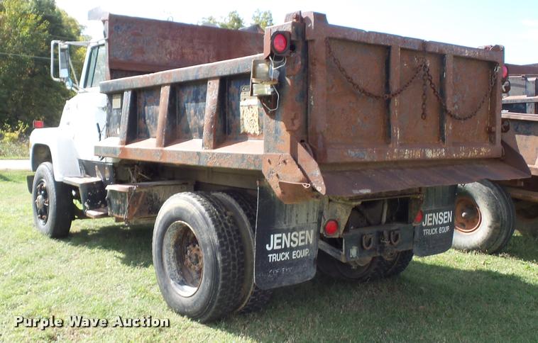 image for item L4440 1985 Ford 8000 dump truck