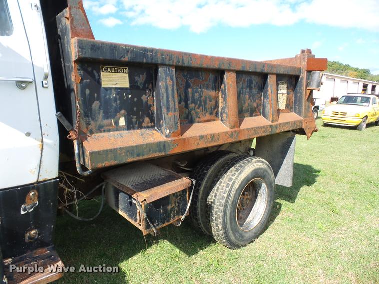 image for item L4440 1985 Ford 8000 dump truck