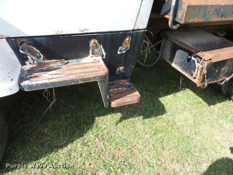 image for item L4440 1985 Ford 8000 dump truck