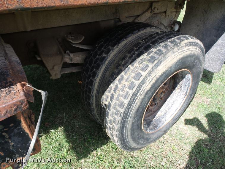 image for item L4440 1985 Ford 8000 dump truck