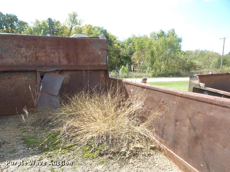 image for item L4440 1985 Ford 8000 dump truck