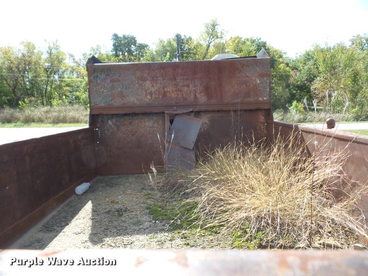 image for item L4440 1985 Ford 8000 dump truck