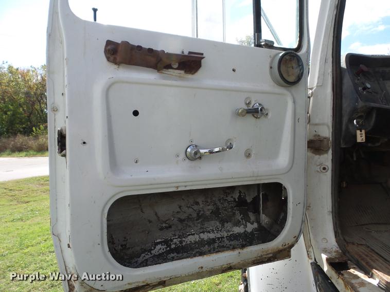 image for item L4440 1985 Ford 8000 dump truck