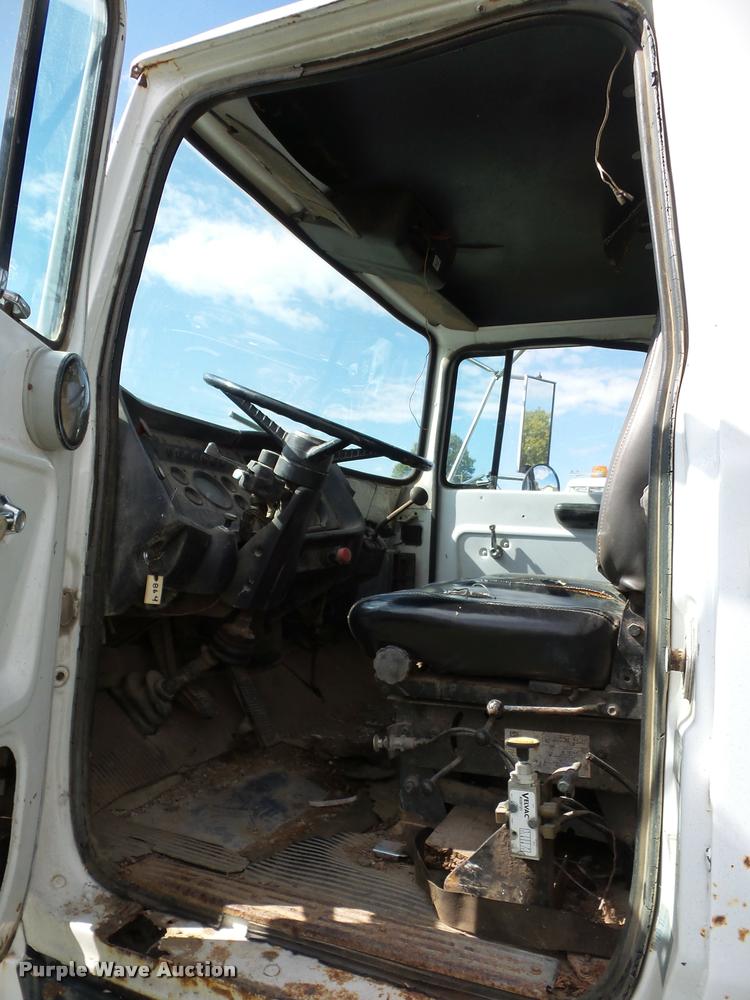 image for item L4440 1985 Ford 8000 dump truck